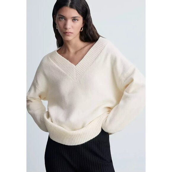 MANGO Women’s Oversized V-Neck Large Cream Pullover Sweater NWT Comfy Outdoor - Picture 1 of 10